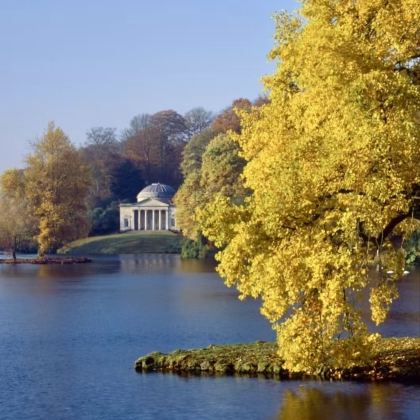 英国伦敦往返周边精选 斯托海德花园【可定制多日包车】 英国伦敦往返周边精选 斯托海德花园【可定制多日包车】