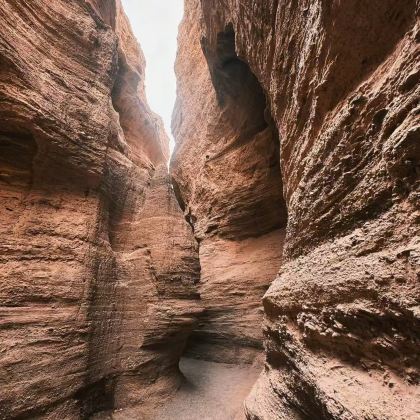 库尔勒罗布泊大裂谷+塔克拉玛干沙漠+罗布人村寨+神女湖一日游 库尔勒罗布泊大裂谷+塔克拉玛干沙漠+罗布人村寨+神女湖一日游