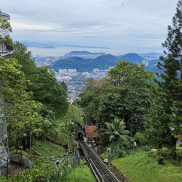 槟城升旗山+极乐寺+娘惹博物馆+壁画街+姓氏桥一日游 槟城升旗山+极乐寺+娘惹博物馆+壁画街+姓氏桥一日游