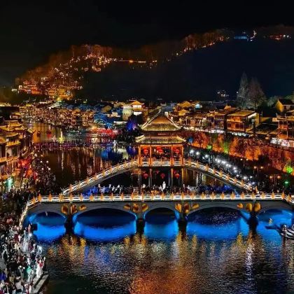 凤凰古城+老家寨+奇梁洞一日游【畅游小包团/怀化出发】 凤凰古城+老家寨+奇梁洞一日游【畅游小包团/怀化出发】