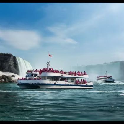 加拿大多伦多+尼亚加拉+瀑布+湖滨小镇+云岭酒庄+包车一日游 加拿大多伦多+尼亚加拉+瀑布+湖滨小镇+云岭酒庄+包车一日游