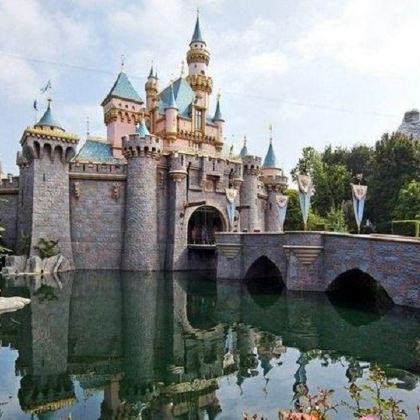 法国巴黎塞纳城堡+La Vallée Village【包车】 法国巴黎塞纳城堡+La Vallée Village【包车】