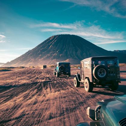 印尼布罗莫火山一日游【吉普车驰骋沙海丨火山徒步】 印尼布罗莫火山一日游【吉普车驰骋沙海丨火山徒步】