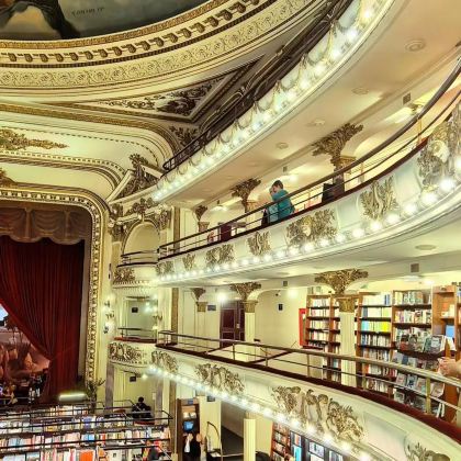 阿根廷布宜诺斯艾利斯五月广场+雅典人书店+马德罗港/中文包车 阿根廷布宜诺斯艾利斯五月广场+雅典人书店+马德罗港/中文包车