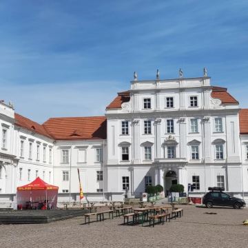 德国柏林往返奥拉宁堡宫-奥拉宁堡老城--莱尼茨湖-包车-精选 德国柏林往返奥拉宁堡宫-奥拉宁堡老城--莱尼茨湖-包车-精选