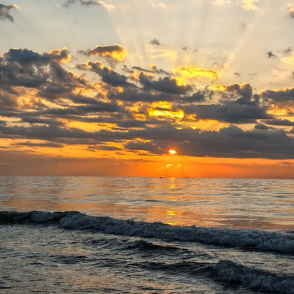 广东湛江硇洲岛+龙海天沙滩+东海岛一日游 广东湛江硇洲岛+龙海天沙滩+东海岛一日游