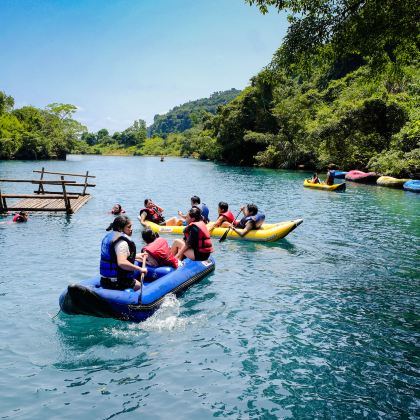 从顺化出发:峰牙洞与黑暗洞穴冒险之旅|高空滑索、天然泥浴与水上活动体验 从顺化出发:峰牙洞与黑暗洞穴冒险之旅|高空滑索、天然泥浴与水上活动体验