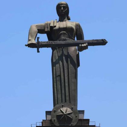 母亲纪念碑+塞凡湖+塞凡湖修道院+共和国广场+哈格帕特修道院 母亲纪念碑+塞凡湖+塞凡湖修道院+共和国广场+哈格帕特修道院