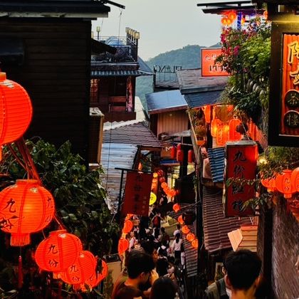 探索野柳,十分,夜醉九份之旅 (中英日导览 I 西门町出发) 探索野柳,十分,夜醉九份之旅 (中英日导览 I 西门町出发)