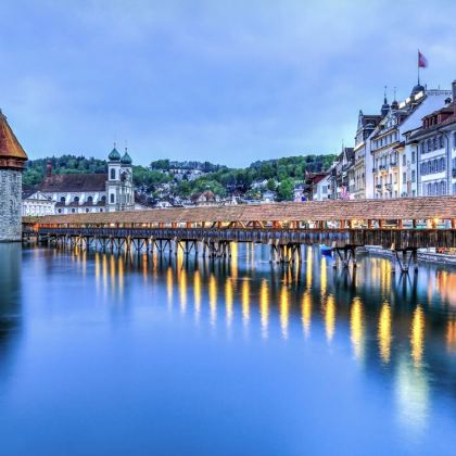 瑞士经典一日游:卢塞恩+因特拉肯+格林德瓦 瑞士经典一日游:卢塞恩+因特拉肯+格林德瓦