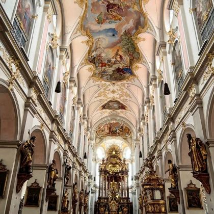 德国慕尼黑市区-宝马博物馆-安联球场-奥林匹克公园包车-精选 德国慕尼黑市区-宝马博物馆-安联球场-奥林匹克公园包车-精选