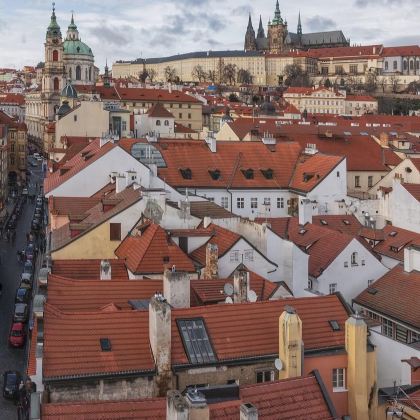 捷克布拉格-洛克特城堡-戴安娜观景塔-市场温泉回廊等一日游 捷克布拉格-洛克特城堡-戴安娜观景塔-市场温泉回廊等一日游