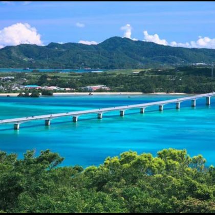 日本冲绳万座毛+古宇利大桥+冲绳美丽海水族馆+美国村一日游