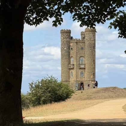 英国伦敦出发科茨沃尔德-水上伯顿-斯劳特村-百老汇塔一日游 英国伦敦出发科茨沃尔德-水上伯顿-斯劳特村-百老汇塔一日游