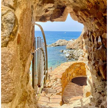 西班牙巴塞罗那周边小镇一日游【蓝色大海&平台热销100+】 西班牙巴塞罗那周边小镇一日游【蓝色大海&平台热销100+】