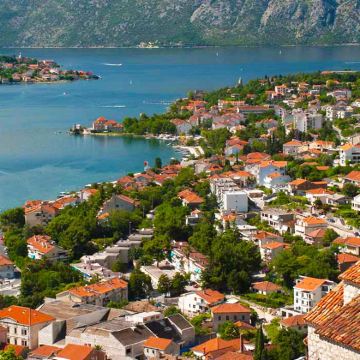 科托尔峡湾蓝洞快艇出海巡游【打卡潜艇基地,3时段可选】 科托尔峡湾蓝洞快艇出海巡游【打卡潜艇基地,3时段可选】