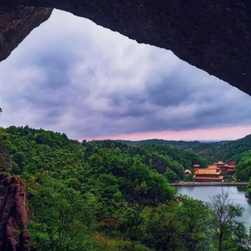 六安+皖西大裂谷+大别山石窟+海洋大世界3日2晚私家团 六安+皖西大裂谷+大别山石窟+海洋大世界3日2晚私家团