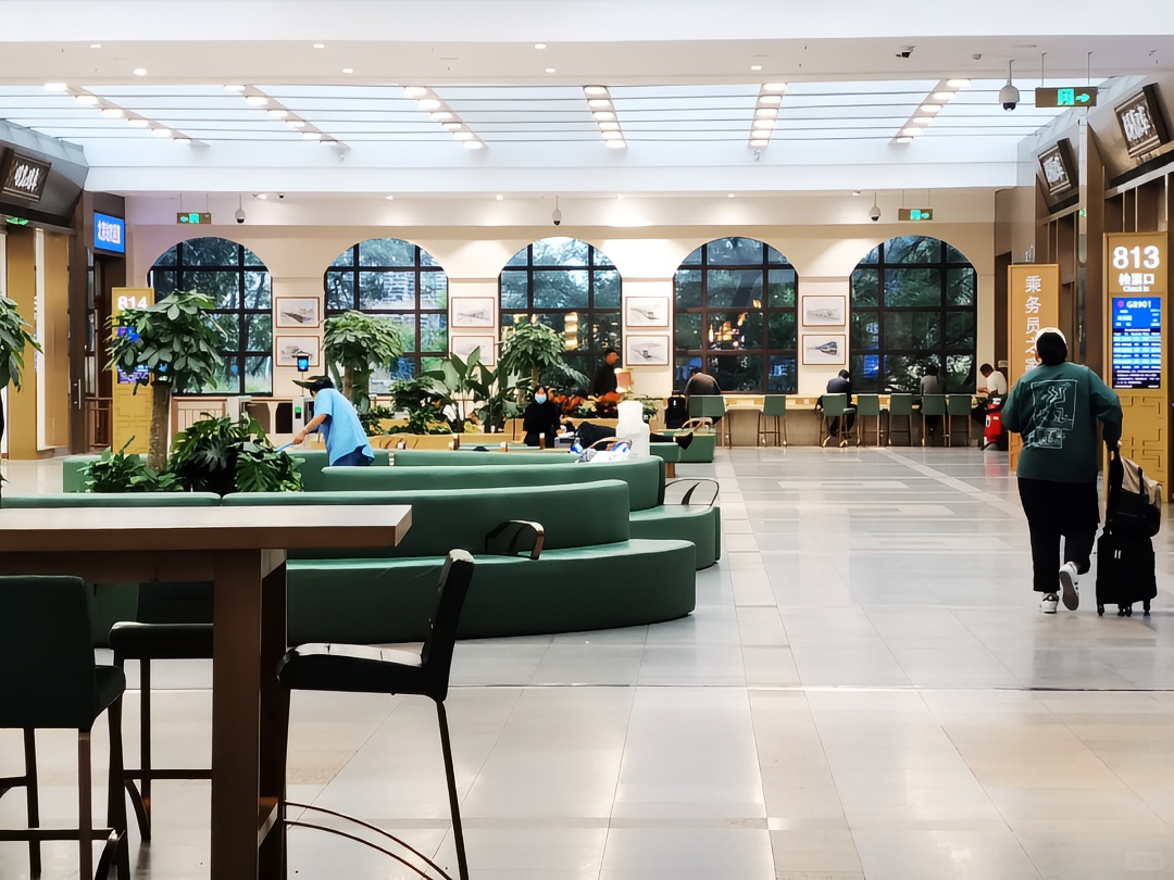 Beijing Railway Station transforms into a mobile art gallery, stunning netizens with its hidden beauty