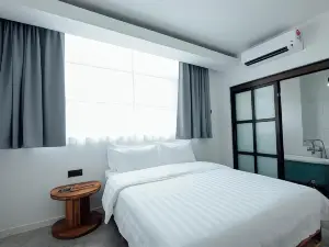 白色阁楼酒店(White Loft Hotel)