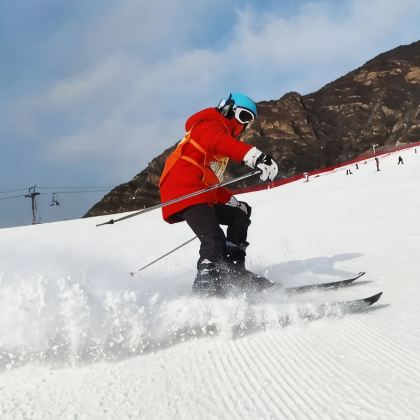 滑雪·京津冬令营双板板5天/十三年经典/雪地精灵,资深教练带训,和学员同食共寝,综合师资配比双板1:3起,住国际温泉酒店,专属训练区,高标准正餐,私享VIP雪具大厅! 滑雪·京津冬令营双板板5天/十三年经典/雪地精灵,资深教练带训,和学员同食共寝,综合师资配比双板1:3起,住国际温泉酒店,专属训练区,高标准正餐,私享VIP雪具大厅!