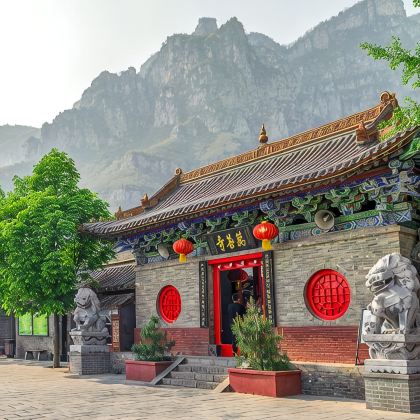 郑州+郑州二七纪念馆+嵩山少林景区+龙门石窟+万仙山景区+云台山风景名胜区5日4晚跟团游 郑州+郑州二七纪念馆+嵩山少林景区+龙门石窟+万仙山景区+云台山风景名胜区5日4晚跟团游