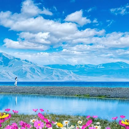 乌鲁木齐+伊宁市+喀什市+库尔勒15日9晚跟团游 乌鲁木齐+伊宁市+喀什市+库尔勒15日9晚跟团游