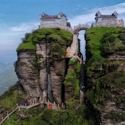 铜仁+梵净山+镇远古城+西江千户苗寨+荔波小七孔景区+肇兴侗寨+青岩古镇6日5晚拼小团 铜仁+梵净山+镇远古城+西江千户苗寨+荔波小七孔景区+肇兴侗寨+青岩古镇6日5晚拼小团