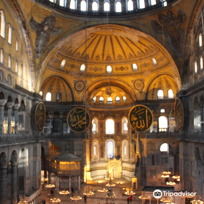 伊斯坦堡+蓝色清真寺+小圣索菲亚教堂+托普卡帕宫+塞拉宫+塔克西姆广场一日游
