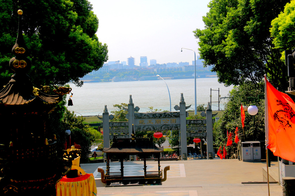 纵览两江四岸的黄金旅游圈—武汉龙王庙公园