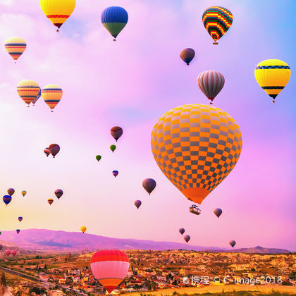 土耳其卡帕多奇亚热气球+阿瓦诺斯小镇+乌奇萨要塞一日游