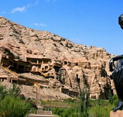 新疆阿克苏地区克孜尔千佛洞+克孜尔红石林一日游