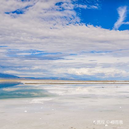 青海+甘肃+青海湖+茶卡盐湖+察尔汗盐湖+乌素特水上雅丹地质公园+U型公路+敦煌+鸣沙山月牙泉+张掖七彩丹霞旅游景区9日8晚跟团游