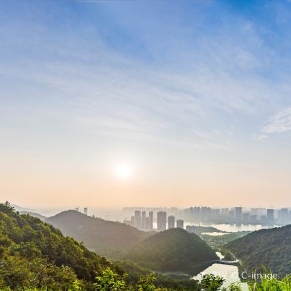 湖南长沙+韶山+衡山+张家界+凤凰8日7晚跟团游 湖南长沙+韶山+衡山+张家界+凤凰8日7晚跟团游