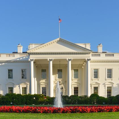 美国华盛顿美国白宫+美国国家美术馆+杰斐逊纪念堂+史密森博物馆一日游