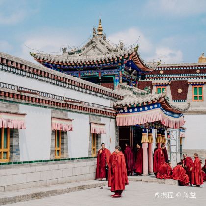 青海湖+塔尔寺+贵德国家地质公园阿什贡七彩峰丛景区4日3晚私家团