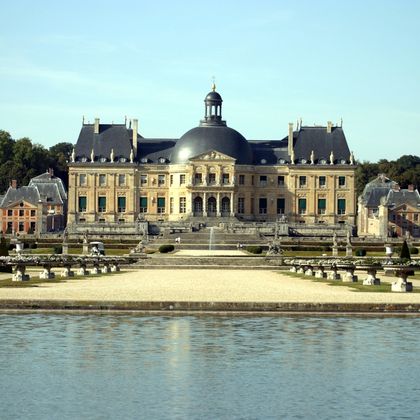法国巴黎沃乐维康宫+枫丹白露宫+枫丹白露城堡花园+凡尔赛宫一日游