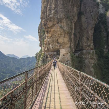 温州雁荡山+刘伯温故里景区+百丈漈4日3晚私家团