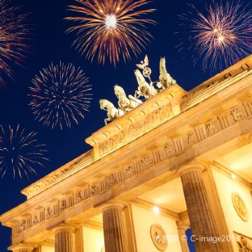 德国柏林墙+勃兰登堡门+亚历山大广场一日游|探秘柏林遗迹 德国柏林墙+勃兰登堡门+亚历山大广场一日游|探秘柏林遗迹