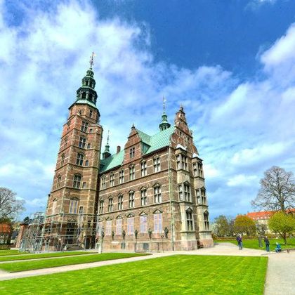丹麦哥本哈根罗森堡城堡+小美人鱼像+克伦堡宫一日游