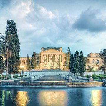 【包车】主教座堂+拓荒者群雕+蝙蝠侠胡同+足球博物馆一日游 【包车】主教座堂+拓荒者群雕+蝙蝠侠胡同+足球博物馆一日游