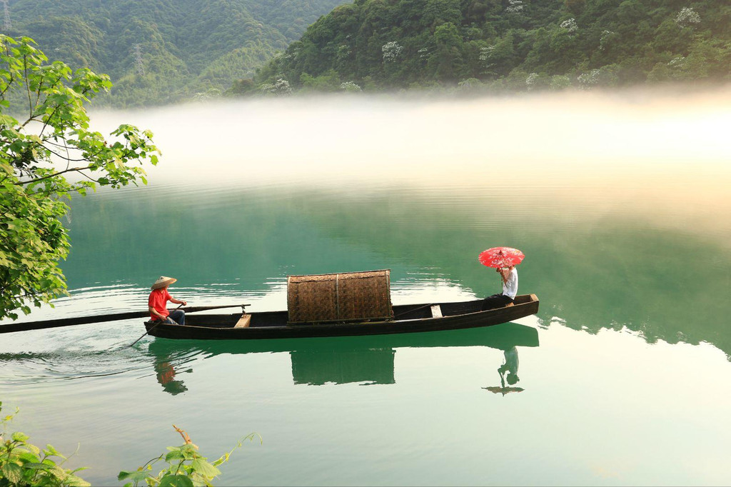 雾漫东江一叶渔舟,一场行为艺术的盛宴