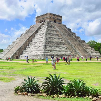 墨西哥奇琴伊察+卡斯蒂略金字塔+益吉天然水井+巴亚多利德一日游