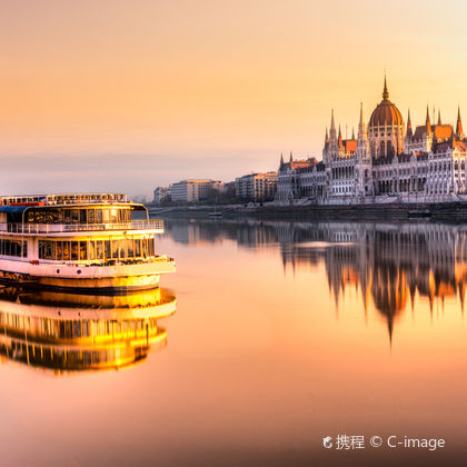 匈牙利布达佩斯+渔人堡+马加什教堂+布达城堡+匈牙利国会大厦+圣伊什特万圣殿一日游