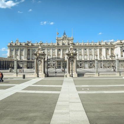 马德里王宫+太阳门广场+阿穆德纳圣母主教座堂一日游