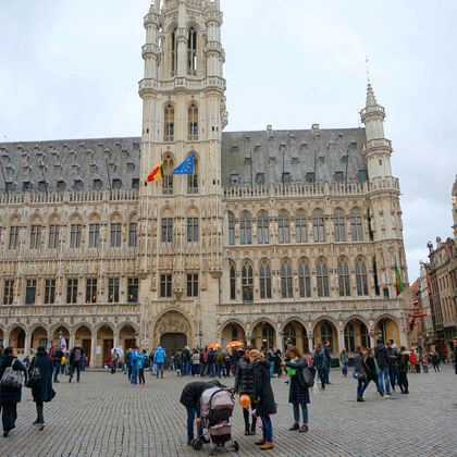 比利时漫画艺术中心+布鲁塞尔大广场+布鲁塞尔原子塔+撒尿小童+布鲁塞尔市政厅一日游