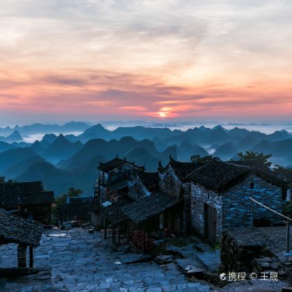 广东连南千年瑶寨+英德峰林晓镇+清远宝晶宫国际旅游度假区4日3晚私家团