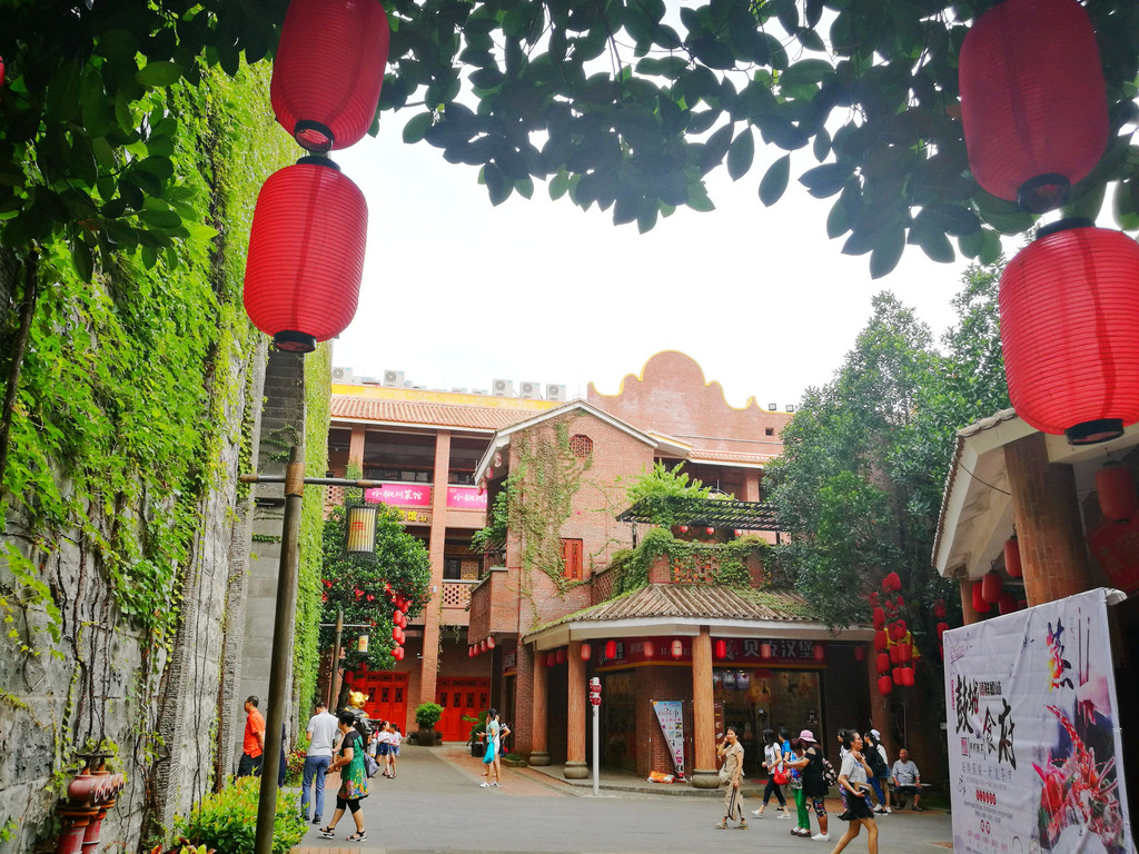 环游中国第3天,在湛江雷州讲海南话看茂德公古城,物价