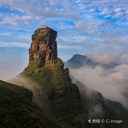 贵州贵阳+黄果树+荔波+西江千户苗寨+织金洞+中国天眼科普基地+青岩古镇+遵义+梵净山10日9晚跟团游