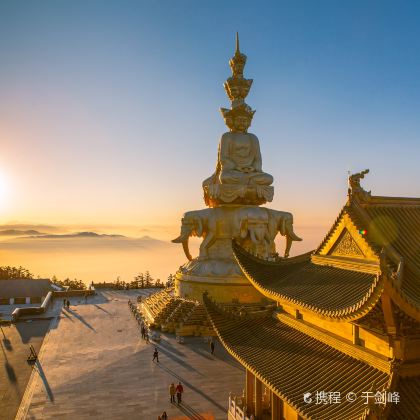 四川成都+都江堰景区+乐山大佛+峨眉山5日4晚私家团