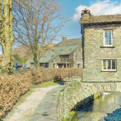 英国温德米尔+桥屋一日游【热门景点中文专车+行程可调】 英国温德米尔+桥屋一日游【热门景点中文专车+行程可调】